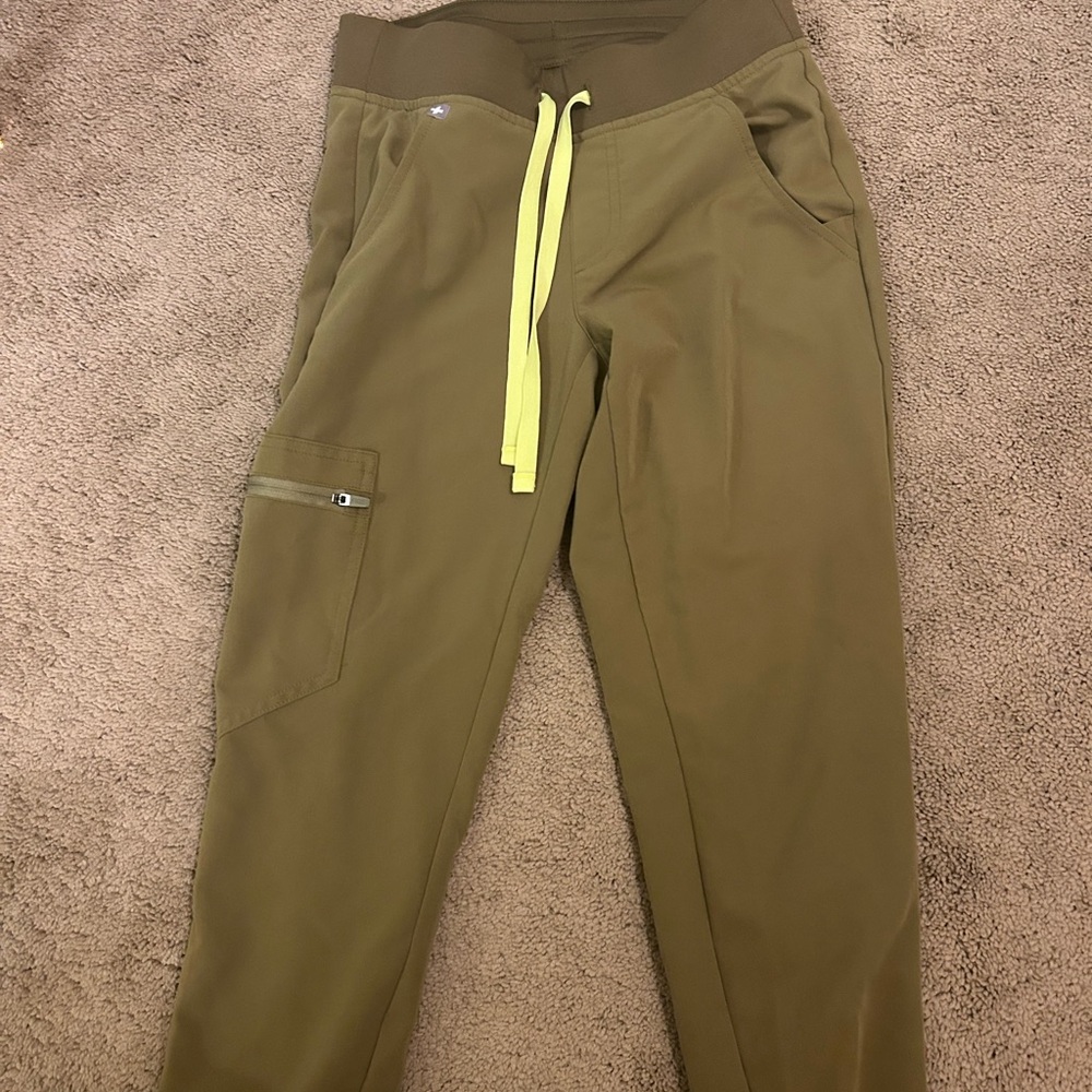 Figs Scrubs Set (Army Green)
